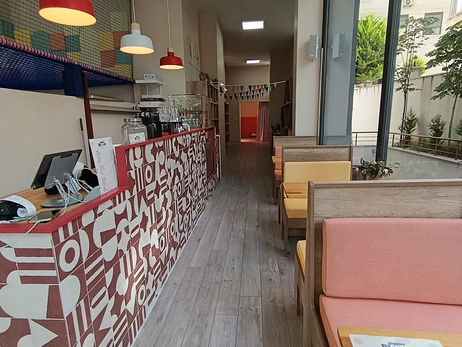 Giggles & Bloom Kadıköy family cafe interior and tables