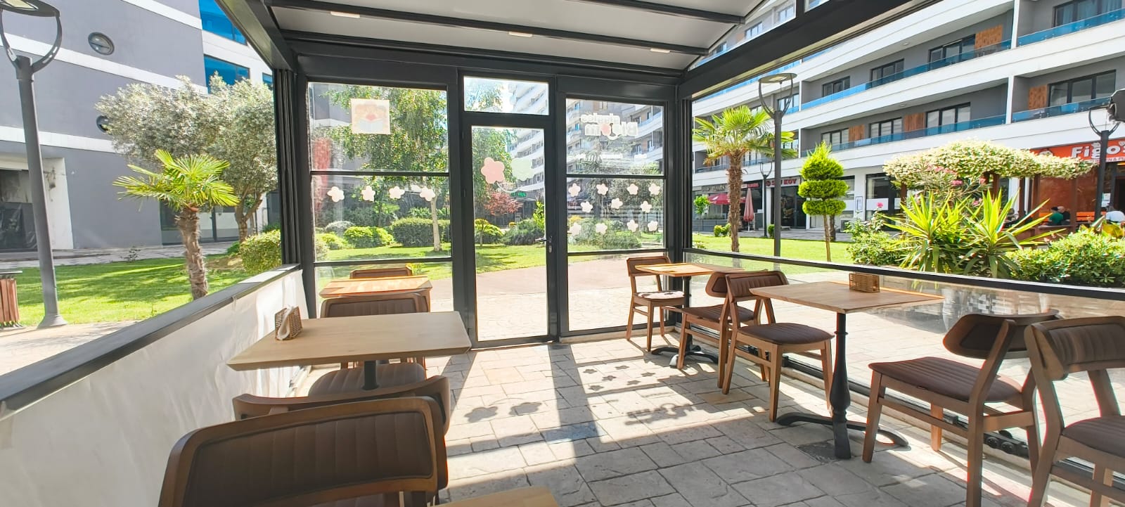 Giggles & Bloom indoor cafe and family tables